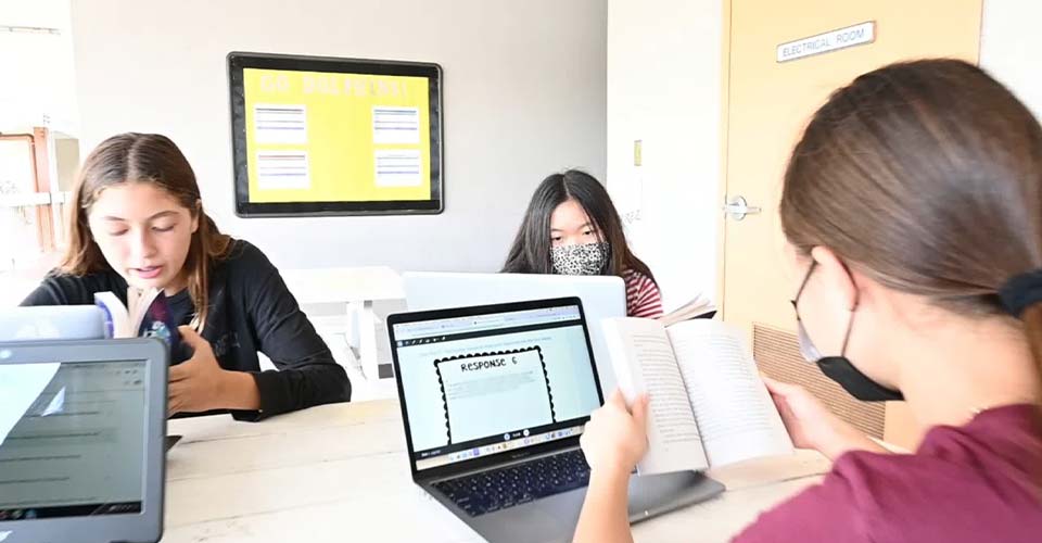 image of Hongwanji Mission School students studying during class