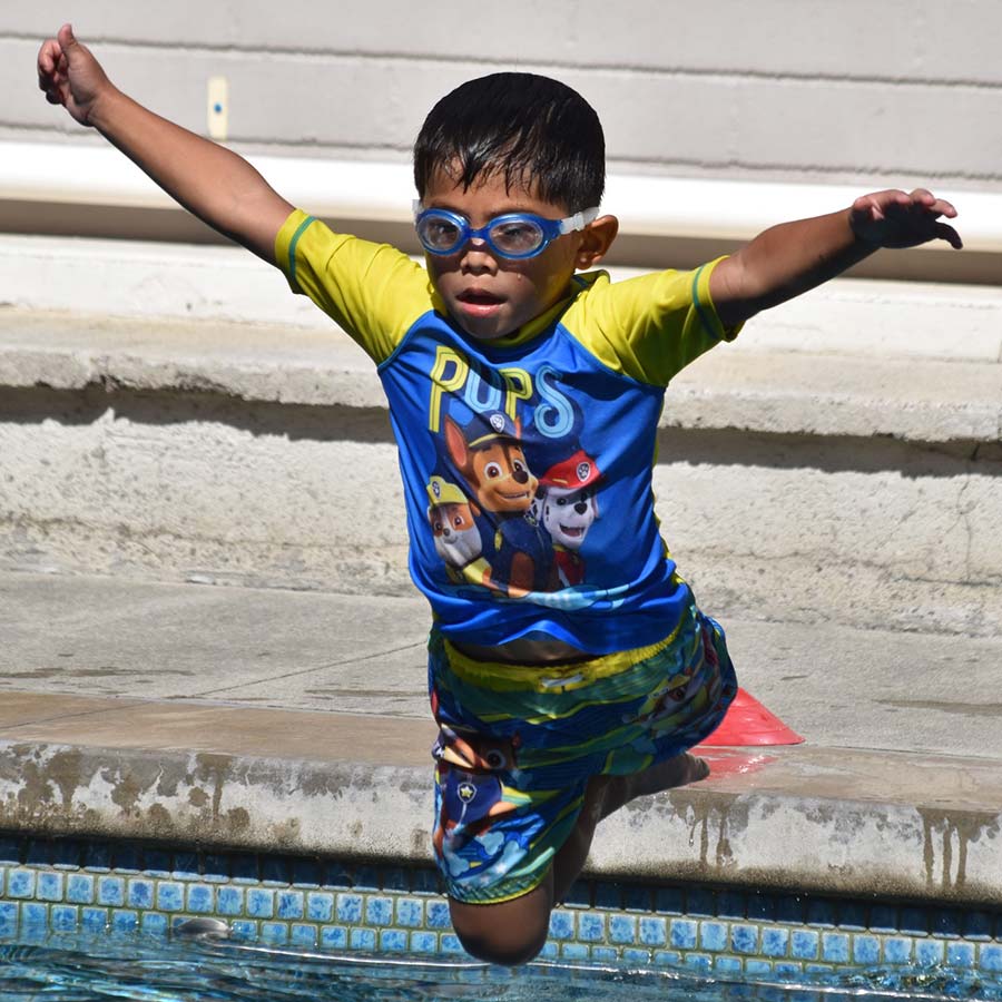 image of student swimming during PE swim class at Hongwanji Mission School